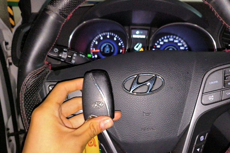 Used Hyundai Santa Fe 2013 2.4L Automatic 4x4 Prestige Edition Vehicle Key