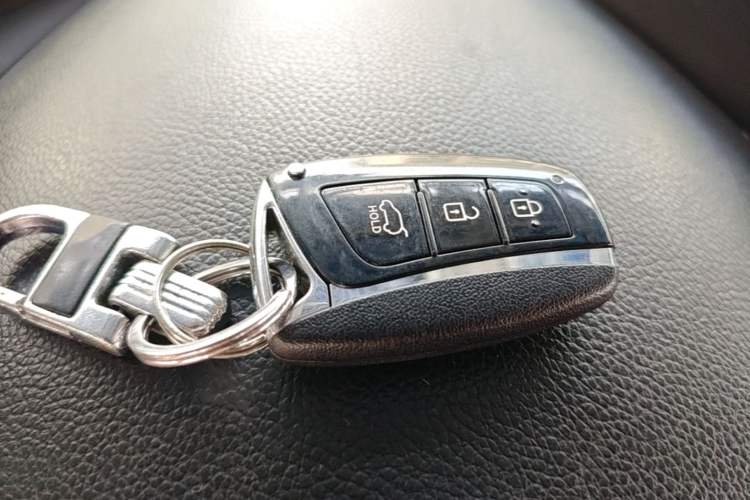 Used Hyundai Santa Fe 2013 2.4L Automatic Two-Wheel Drive Smart Version Vehicle Key