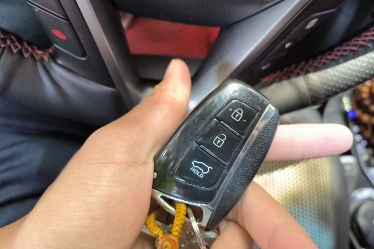 Used Hyundai Santa Fe 2013 2.4L Automatic Two-Wheel Drive Smart Version Vehicle Key