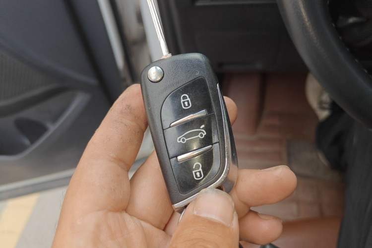Used Hyundai Santa Fe 2013 2.4L Automatic 2WD Comfort Edition Vehicle Key