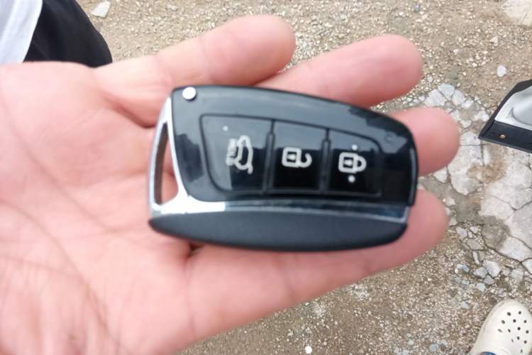 Used Hyundai Santa Fe 2013 2.4L Automatic Two-Wheel Drive Smart Version Vehicle Key