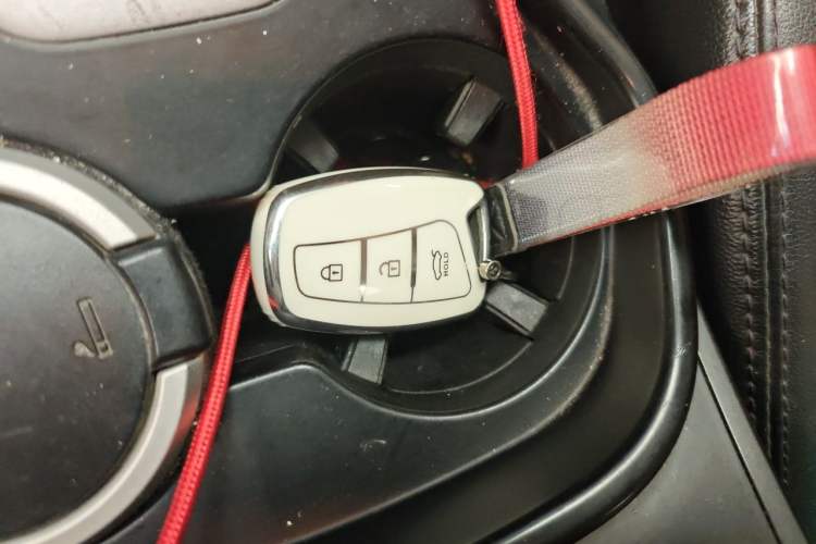 Used Hyundai Santa Fe 2013 2.4L Automatic Two-Wheel Drive Smart Version Vehicle Key