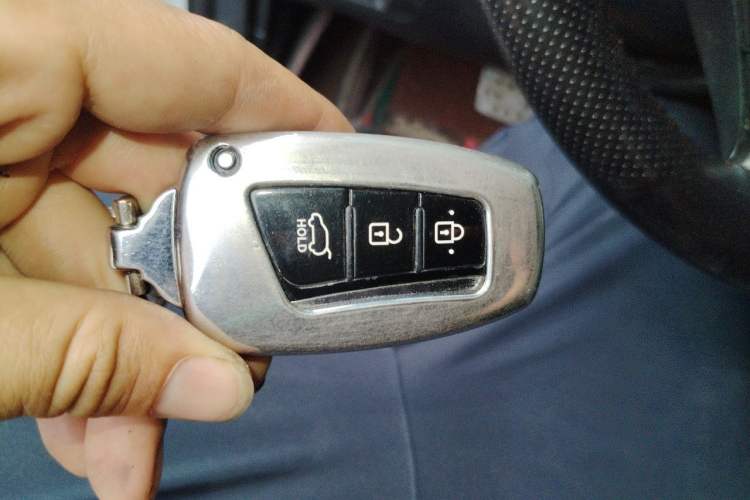 Used Hyundai Santa Fe 2013 2.4L Automatic Two-Wheel Drive Smart Version Vehicle Key