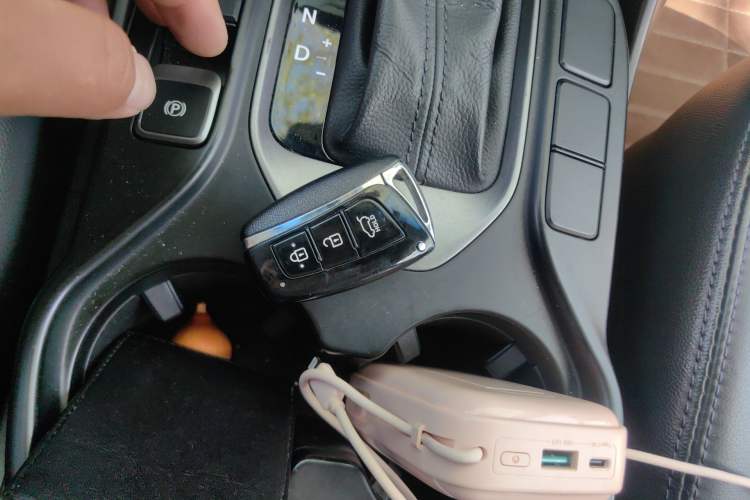 Used Hyundai Santa Fe 2013 Revised Version 2.4L Automatic All-Wheel Drive Smart Type Vehicle Key