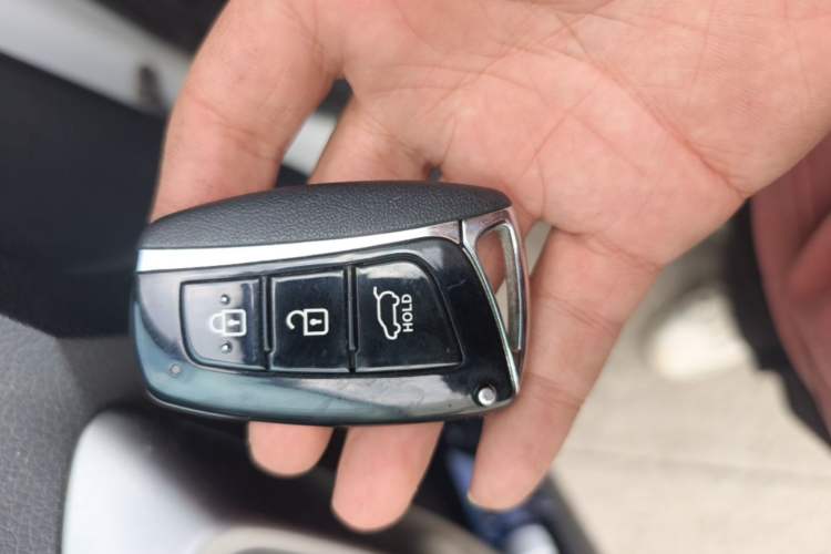 Used Hyundai Santa Fe 2013 2.4L Automatic Two-Wheel Drive Smart Version Vehicle Key