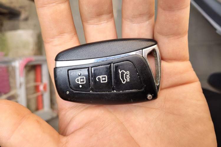 Used Hyundai Santa Fe 2013 2.4L Automatic Two-Wheel Drive Smart Version Vehicle Key
