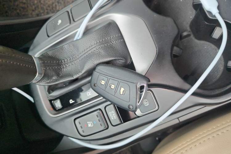 Used Hyundai Santa Fe 2013 2.4L Automatic 4x4 Prestige Edition Vehicle Key