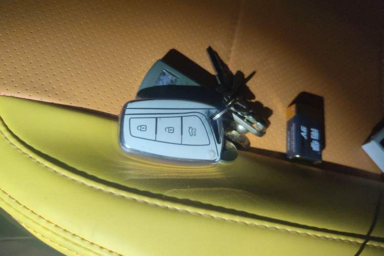 Used Hyundai Santa Fe 2013 2.4L Automatic Two-Wheel Drive Smart Version Vehicle Key