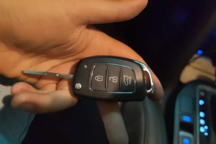 Used Hyundai Santa Fe 2013 2.4L Automatic 2WD Comfort Edition Vehicle Key