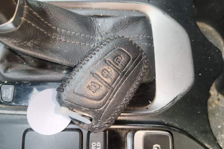 Used Hyundai Santa Fe 2013 2.4L Automatic Two-Wheel Drive Smart Version Vehicle Key