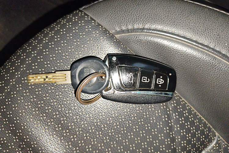 Used Hyundai Santa Fe 2013 2.4L Automatic 4x4 Smart Version Vehicle Key
