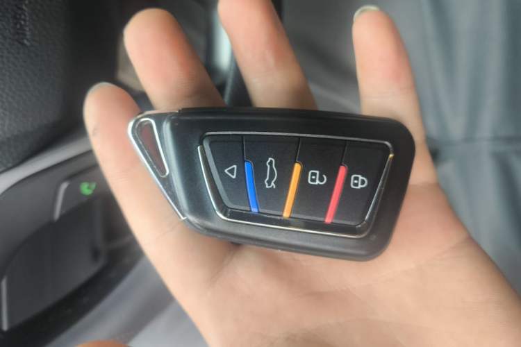 Used Hyundai Santa Fe 2013 2.4L Automatic Two-Wheel Drive Smart Version Vehicle Key