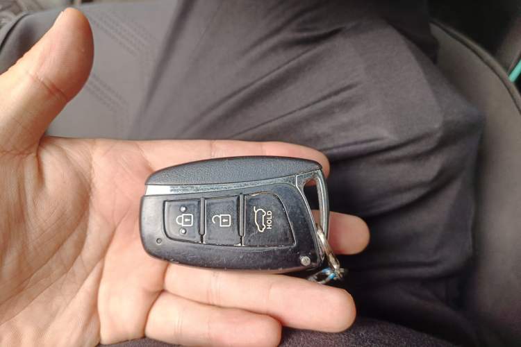 Used Hyundai Santa Fe 2013 2.4L Automatic Two-Wheel Drive Smart Version Vehicle Key