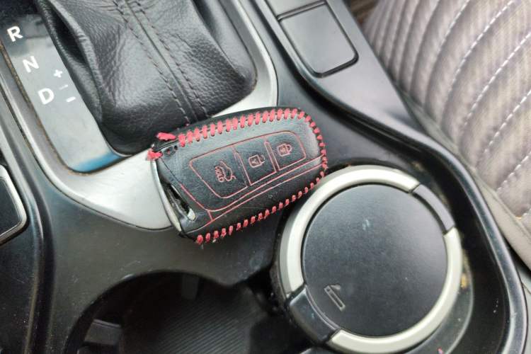 Used Hyundai Santa Fe 2013 2.4L Automatic Two-Wheel Drive Smart Version Vehicle Key