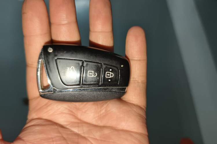 Used Hyundai Santa Fe 2013 Revised Version 2.0T Automatic All-Wheel Drive Top-Tier Trim Vehicle Key