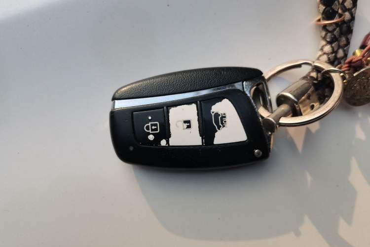 Used Hyundai Santa Fe 2013 2.4L Automatic Two-Wheel Drive Smart Version Vehicle Key