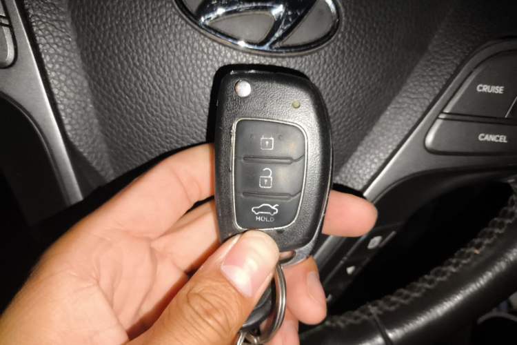 Used Hyundai Santa Fe 2013 2.4L Manual Two-Wheel Drive Comfort Version Vehicle Key
