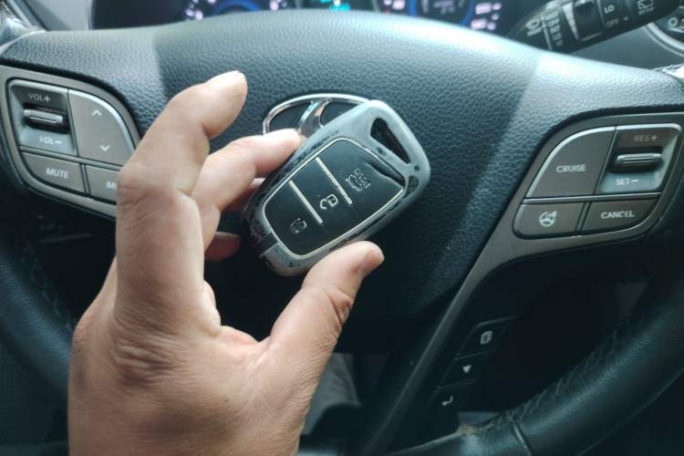 Used Hyundai Santa Fe 2013 2.4L Automatic 4x4 Smart Version Vehicle Key