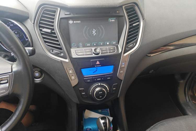 Used Hyundai Santa Fe 2013 2.4L Automatic Two-Wheel Drive Smart Version Audio And AC Panel