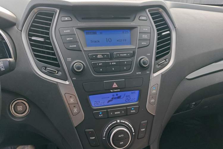 Used Hyundai Santa Fe 2013 2.4L Automatic Two-Wheel Drive Smart Version Audio And AC Panel
