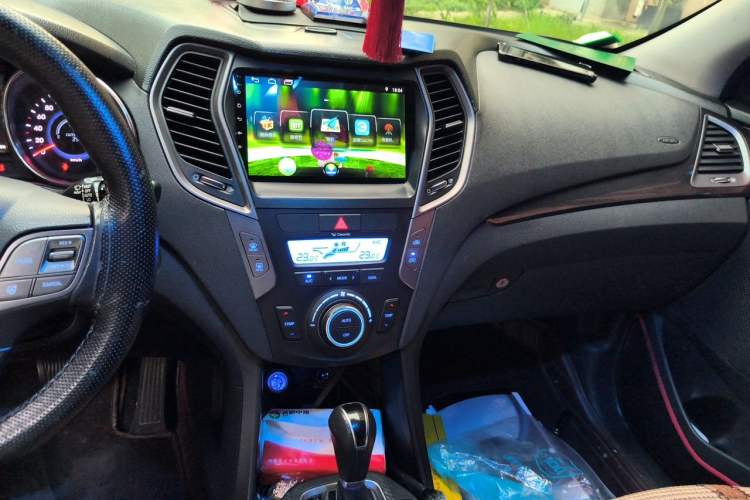 Used Hyundai Santa Fe 2013 2.0T Automatic All-Wheel Drive Prestige Version Audio And AC Panel