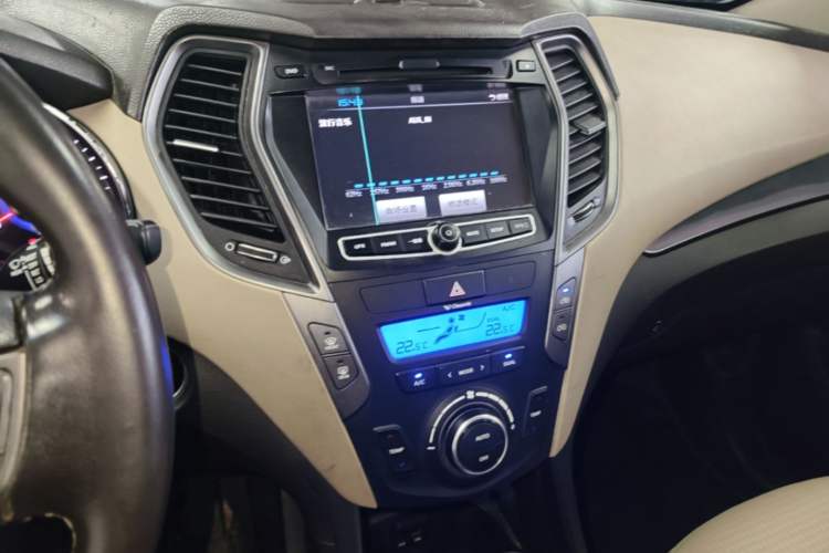 Used Hyundai Santa Fe 2013 2.4L Automatic Two-Wheel Drive Smart Version Audio And AC Panel