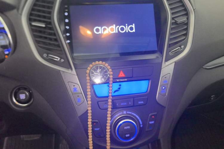 Used Hyundai Santa Fe 2013 2.4L Automatic Two-Wheel Drive Smart Version Audio And AC Panel