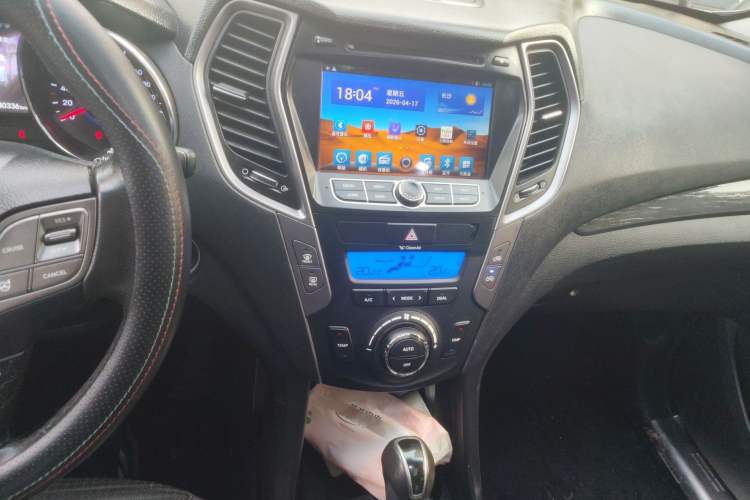 Used Hyundai Santa Fe 2013 2.4L Automatic Two-Wheel Drive Smart Version Audio And AC Panel