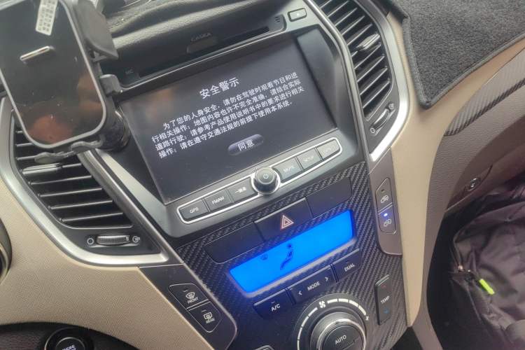 Used Hyundai Santa Fe 2013 2.4L Automatic Two-Wheel Drive Smart Version Audio And AC Panel