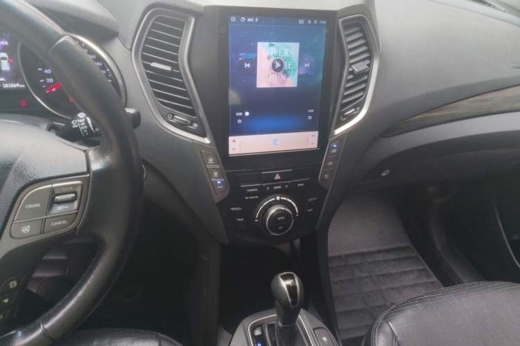 Used Hyundai Santa Fe 2013 2.0T Automatic All-Wheel Drive Top Trim Audio And AC Panel
