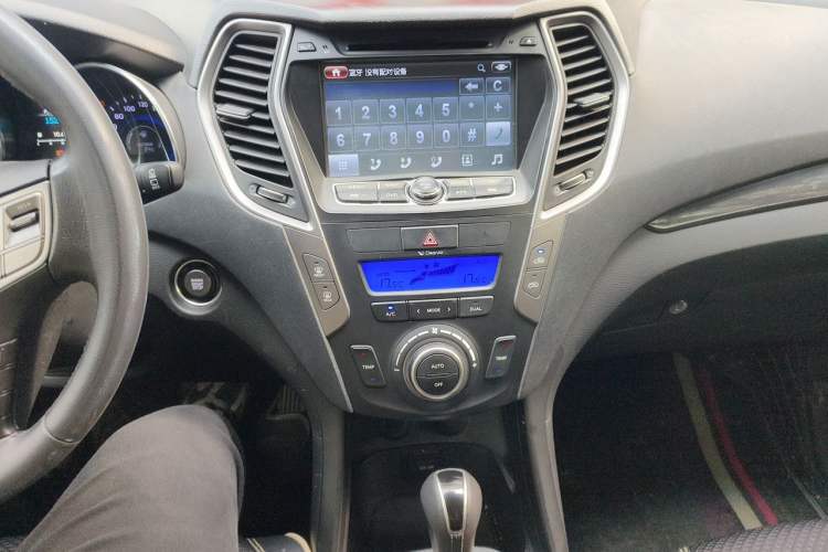 Used Hyundai Santa Fe 2013 2.4L Automatic Two-Wheel Drive Smart Version Audio And AC Panel