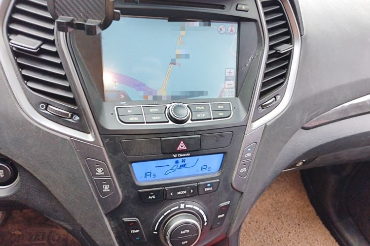 Used Hyundai Santa Fe 2013 2.4L Automatic Two-Wheel Drive Smart Version Audio And AC Panel