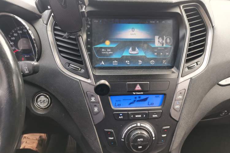 Used Hyundai Santa Fe 2013 2.4L Automatic Two-Wheel Drive Smart Version Audio And AC Panel