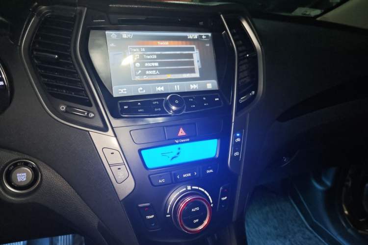 Used Hyundai Santa Fe 2013 2.4L Automatic Two-Wheel Drive Smart Version Audio And AC Panel