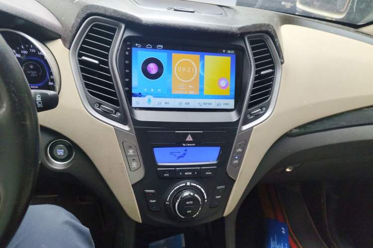 Used Hyundai Santa Fe 2013 2.4L Automatic Two-Wheel Drive Smart Version Audio And AC Panel
