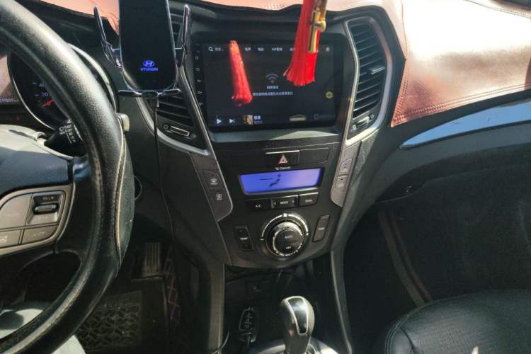 Used Hyundai Santa Fe 2013 2.4L Automatic 4x4 Smart Version Audio And AC Panel