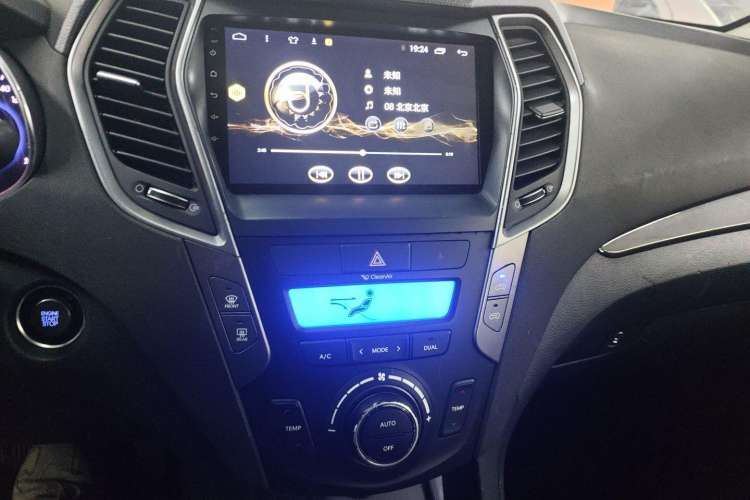 Used Hyundai Santa Fe 2013 2.4L Automatic Two-Wheel Drive Smart Version Audio And AC Panel
