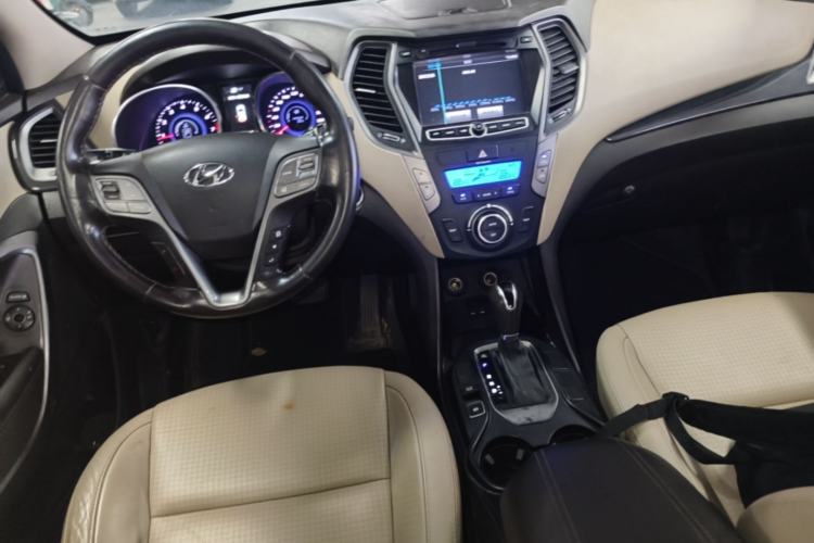 Used Hyundai Santa Fe 2013 2.4L Automatic Two-Wheel Drive Smart Version Center Console