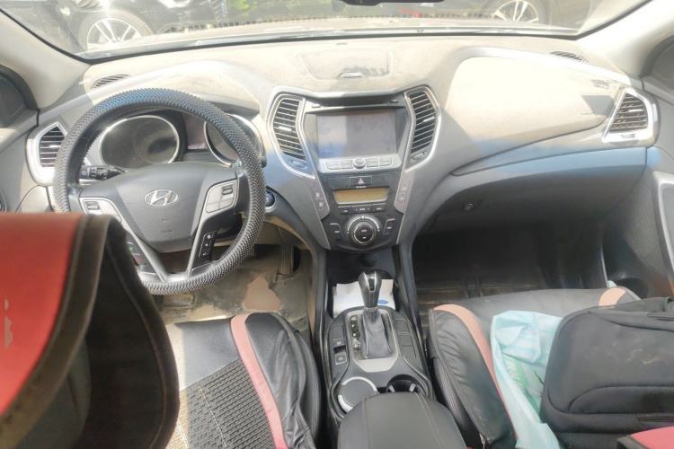 Used Hyundai Santa Fe 2013 2.4L Automatic Two-Wheel Drive Smart Version Center Console