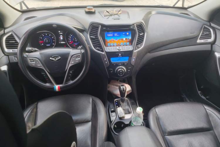 Used Hyundai Santa Fe 2013 2.4L Automatic Two-Wheel Drive Smart Version Center Console