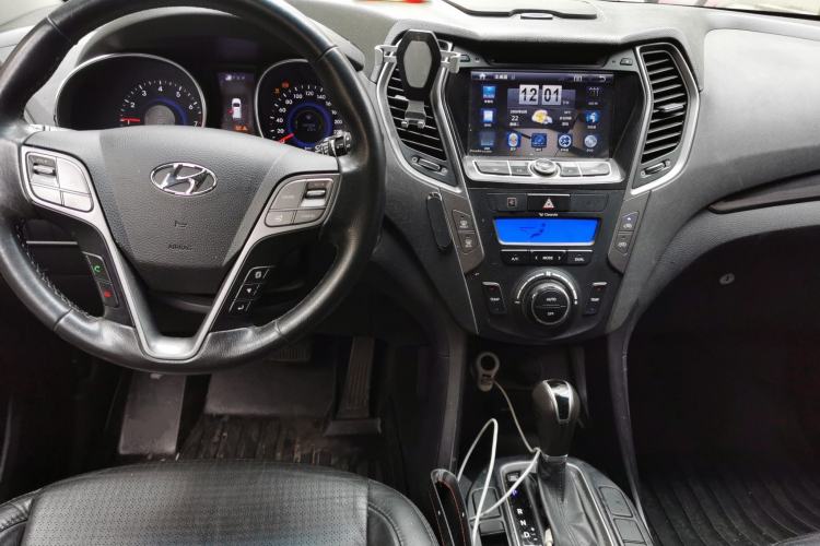 Used Hyundai Santa Fe 2013 2.4L Automatic Two-Wheel Drive Smart Version Center Console