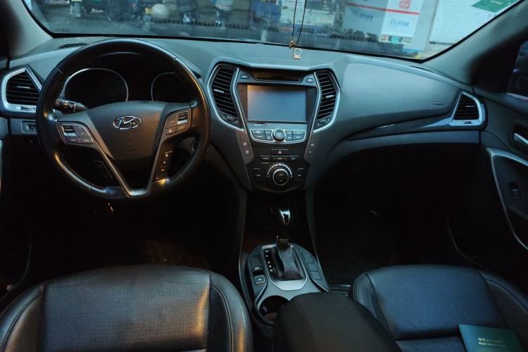 Used Hyundai Santa Fe 2013 Revised Version 2.4L Automatic All-Wheel Drive Smart Type Center Console