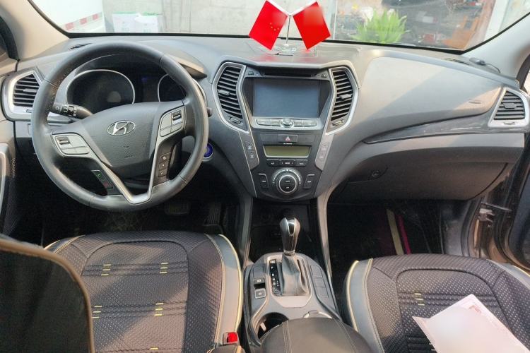 Used Hyundai Santa Fe 2013 2.4L Automatic Two-Wheel Drive Smart Version Center Console