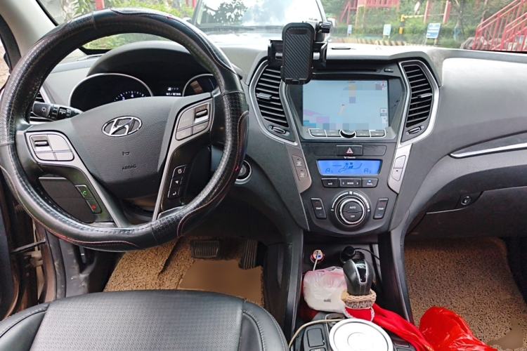 Used Hyundai Santa Fe 2013 2.4L Automatic Two-Wheel Drive Smart Version Center Console