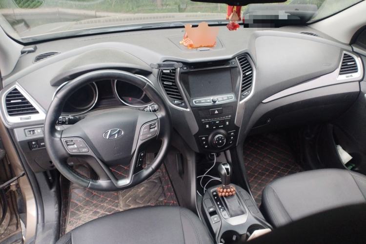 Used Hyundai Santa Fe 2013 2.4L Automatic 2WD Comfort Edition Center Console