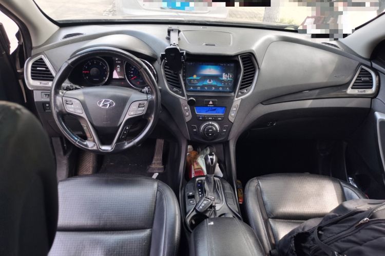 Used Hyundai Santa Fe 2013 2.4L Automatic Two-Wheel Drive Smart Version Center Console