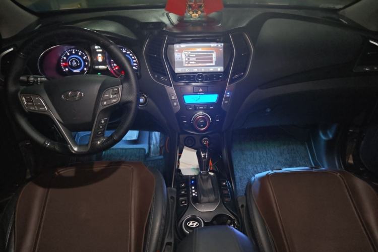 Used Hyundai Santa Fe 2013 2.4L Automatic Two-Wheel Drive Smart Version Center Console