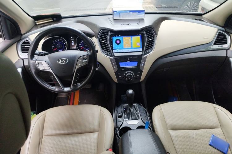Used Hyundai Santa Fe 2013 2.4L Automatic Two-Wheel Drive Smart Version Center Console