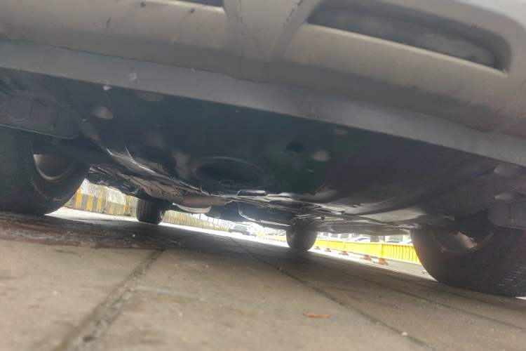 Used Hyundai Santa Fe 2013 2.4L Automatic Two-Wheel Drive Smart Version Chassis Front