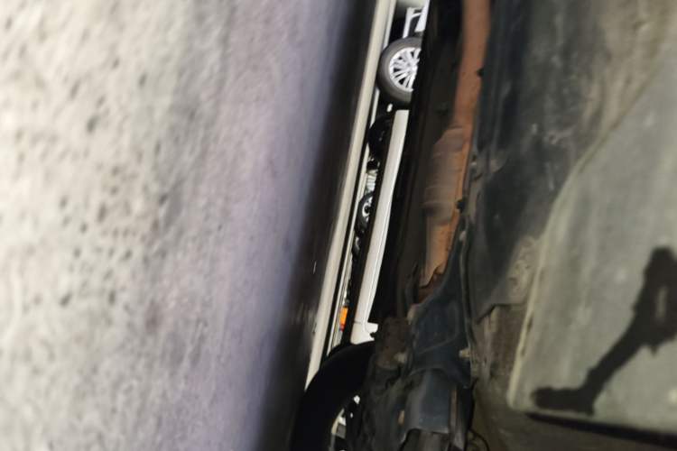 Used Hyundai Santa Fe 2013 2.4L Automatic Two-Wheel Drive Smart Version Chassis Front Right